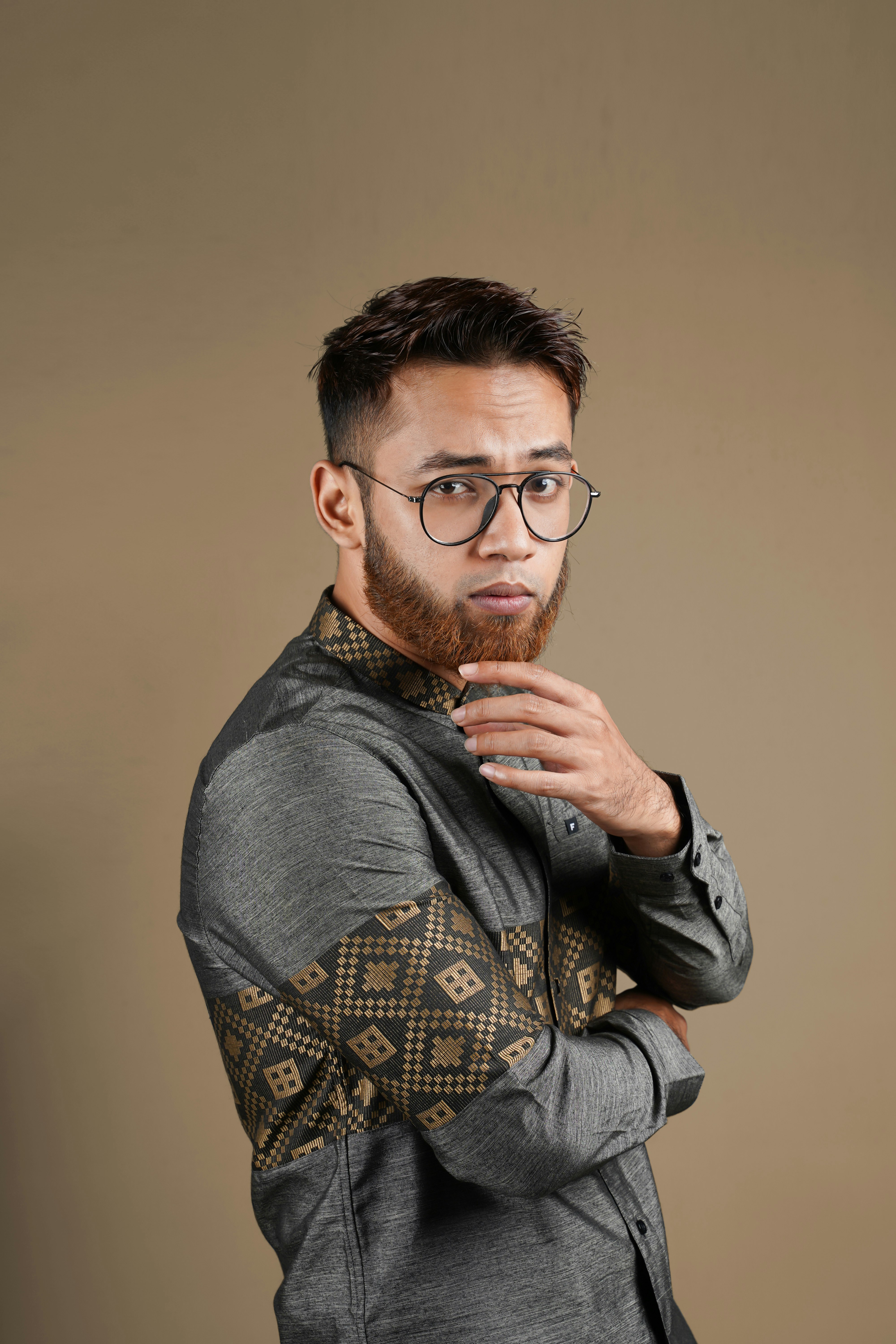 man in gray and black long sleeve shirt wearing eyeglasses